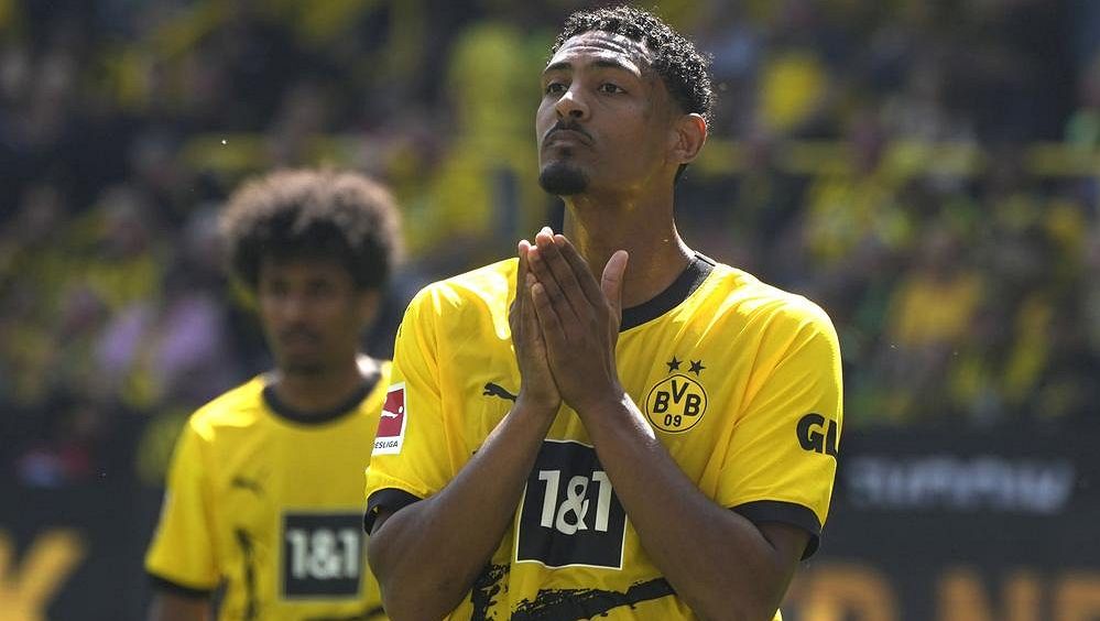 Šok pro Dortmund. Titul mu v souboji na dálku s Bayernem mizí v nedohlednu